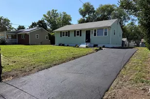 25 Theresa Ln, Monroe Township, NJ 08094 - Photo 2