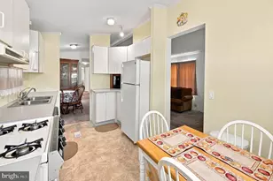 209 Sunnyside Ln, Monroe Township, NJ 08094 - Photo 4