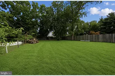 210 W Buck Street, Paulsboro, NJ 08066 - Photo 4