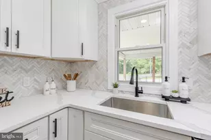 160 E Monmouth Ave, Sewell, NJ 08080 - Photo 8