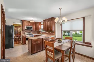 8 Williamsburg Ct, Sewell, NJ 08080 - Photo 6