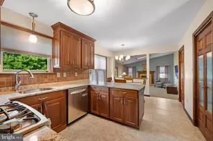 8 Williamsburg Ct, Sewell, NJ 08080 - Photo 8