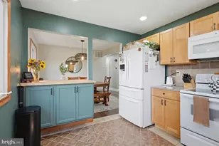 405 Jennifer Ln, Monroe Township, NJ 08094 - Photo 10