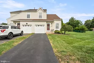 435 Longfellow Dr, Monroe Township, NJ 08094 - Photo 2