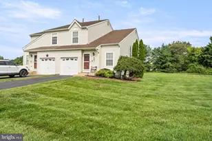435 Longfellow Dr, Monroe Township, NJ 08094 - Photo 2