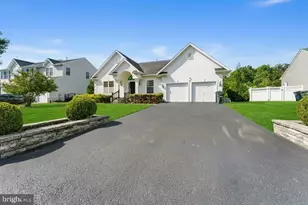 1437 Cranleigh Ln, Monroe Township, NJ 08094 - Photo 2