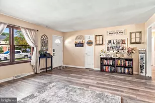 5 Uranus Rd, Sewell, NJ 08080 - Photo 4