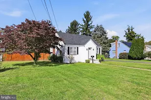 319 Pine St, Monroe Township, NJ 08094 - Photo 2