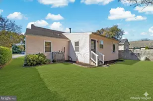 33 Pinewood Ave, Carneys Point, NJ 08069 - Photo 2