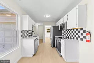 33 Pinewood Ave, Carneys Point, NJ 08069 - Photo 6