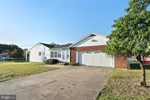 51 Salem Dr, Pennsville, NJ 08070 - Photo 2