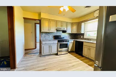 116 N Golfwood Avenue, Carneys Point, NJ 08069 - Photo 4