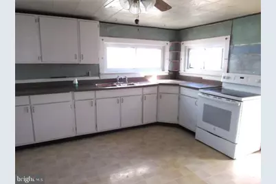 21 E Pittsfield Street, Pennsville Township, NJ 08070 - Photo 10