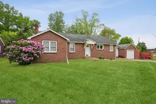 3 Lakeside Ln, Carneys Point, NJ 08069 - Photo 1