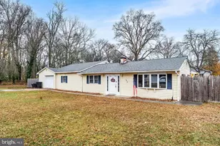 145 Lincoln Dr, Pennsville Township, NJ 08070 - Photo 2