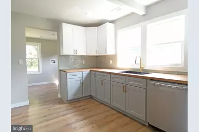 105 E Del A Vue Avenue, Carneys Point, NJ 08069 - Photo 20