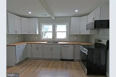 105 E Del A Vue Avenue, Carneys Point, NJ 08069 - Photo 18