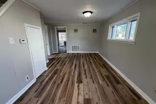21 E Pittsfield St, Pennsville Township, NJ 08070 - Photo 2