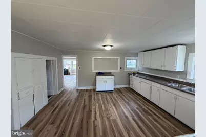 21 E Pittsfield Street, Pennsville Township, NJ 08070 - Photo 4
