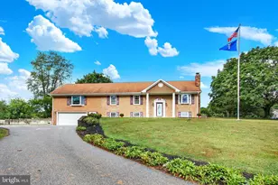 105 Bee Jay Ln, Hanover, PA 17331 - Photo 2