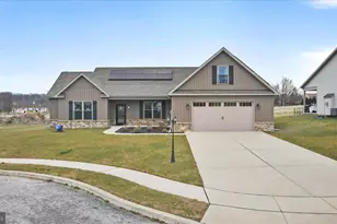 41 Smith Cir, Littlestown, PA 17340 - Photo 2