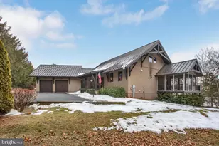 742 Harrison Dr, Gettysburg, PA 17325 - Photo 2