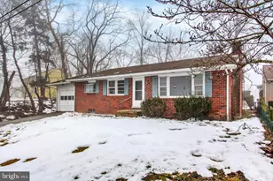 108 S Hickory Ln, New Oxford, PA 17350 - Photo 2