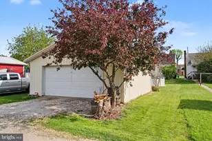 371 Maple Ave, Hanover, PA 17331 - Photo 2