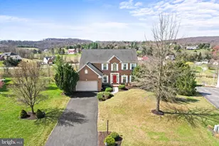 28 Fawn Hill Rd, Hanover, PA 17331 - Photo 2