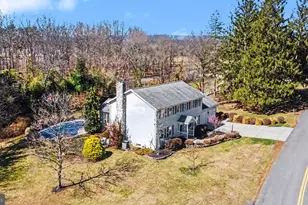 75 Longview Blvd, Gettysburg, PA 17325 - Photo 2