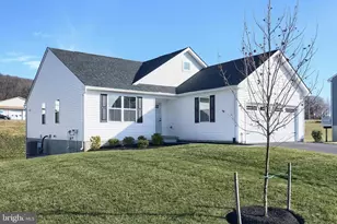 77 Summerfield Dr, Hanover, PA 17331 - Photo 2