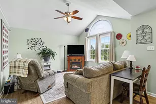 417 S Columbus Ave, Littlestown, PA 17340 - Photo 2