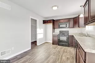 10 Skyview Cir, Hanover, PA 17331 - Photo 2