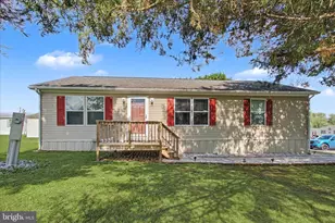 46 Elizabeth Ln, New Oxford, PA 17350 - Photo 1