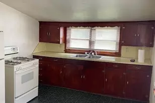 153 W King St, Abbottstown, PA 17301 - Photo 2