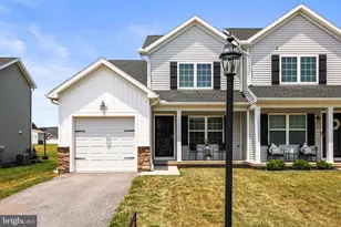 307 Maple Dr, Hanover, PA 17331 - Photo 2