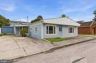374 Maple Ave, Hanover, PA 17331 - Photo 1