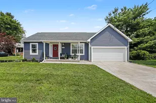 301 W Myrtle St, Littlestown, PA 17340 - Photo 2