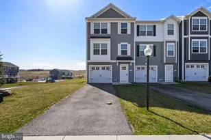 113 Deatrick Dr, Gettysburg, PA 17325 - Photo 1