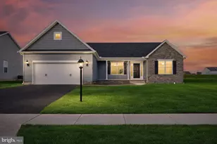 42 Lillich Dr, Abbottstown, PA 17301 - Photo 2