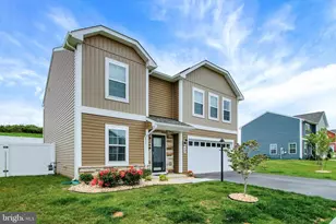 17 Natures Wy Cir, New Oxford, PA 17350 - Photo 2