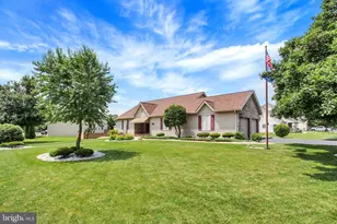 3 Clover Dr, Littlestown, PA 17340 - Photo 2
