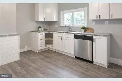 839 Railroad Street, McKees Rocks, PA 15136 - Photo 4