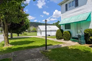 601 16th St, Saxton, PA 16678 - Photo 4