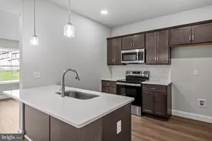 207 Lucille Way, Fleetwood, PA 19522 - Photo 2