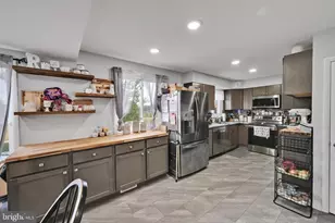 437 White Oak Ln, Leesport, PA 19533 - Photo 8