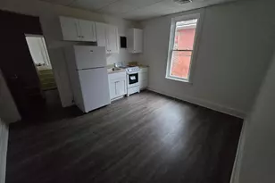 135 S 6th St, Reading, PA 19602 - Photo 2