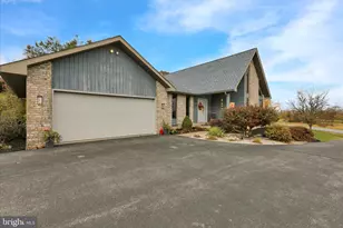 1064 Mahlon Dr, Leesport, PA 19533 - Photo 4