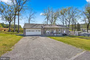 34 Deppen Dr, Womelsdorf, PA 19567 - Photo 2