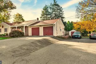 1505 Old Fritztown Rd, Reading, PA 19608 - Photo 2